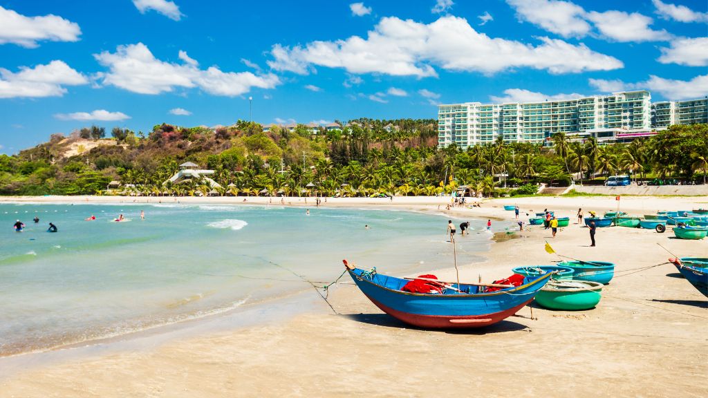 du-lich-phan-thiet-bikini-beach-lau-dai-ruou-vang-2n1d-647edd0d87b70